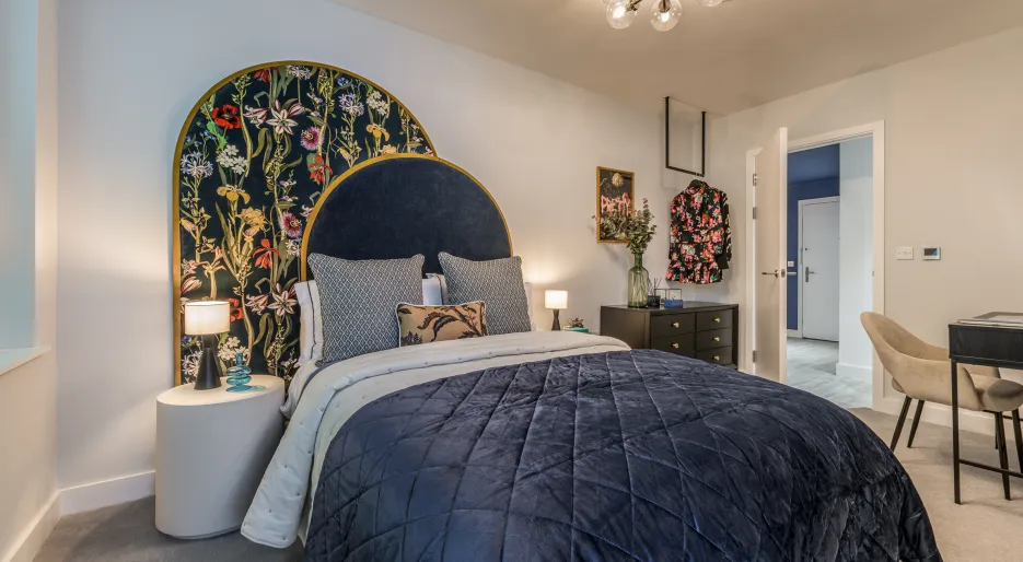 Dagenham Green 2 bed show apartment